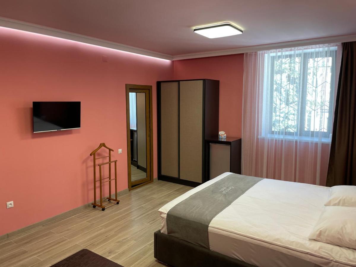 Central Hotel Гюмри Экстерьер фото
