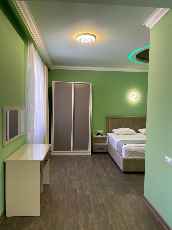 Central Hotel Гюмри Экстерьер фото