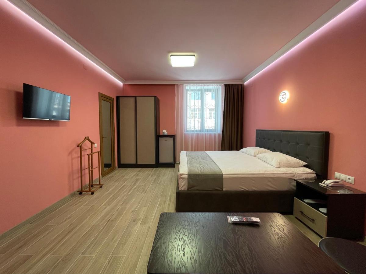 Central Hotel Гюмри Экстерьер фото