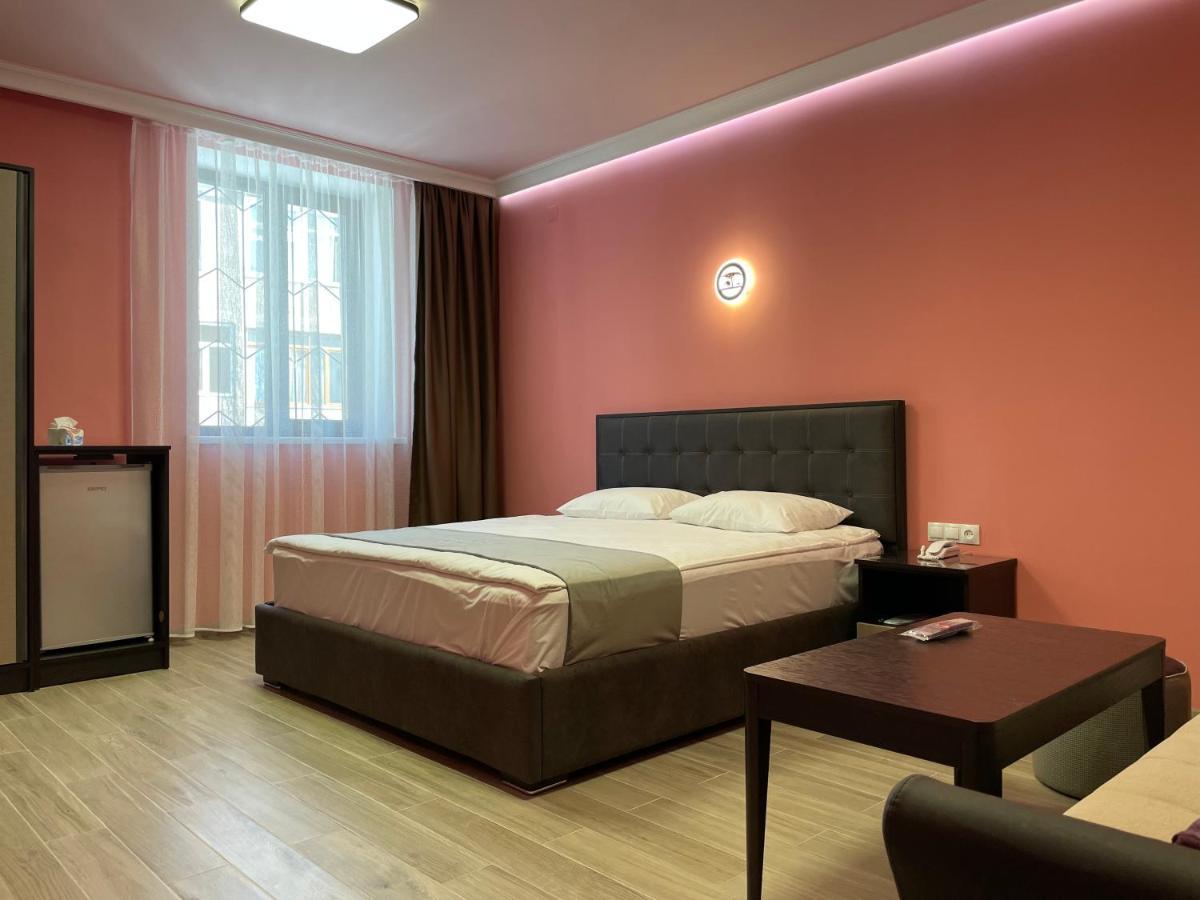 Central Hotel Гюмри Экстерьер фото