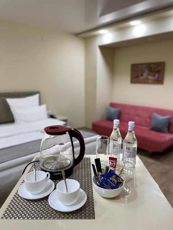 Central Hotel Гюмри Экстерьер фото