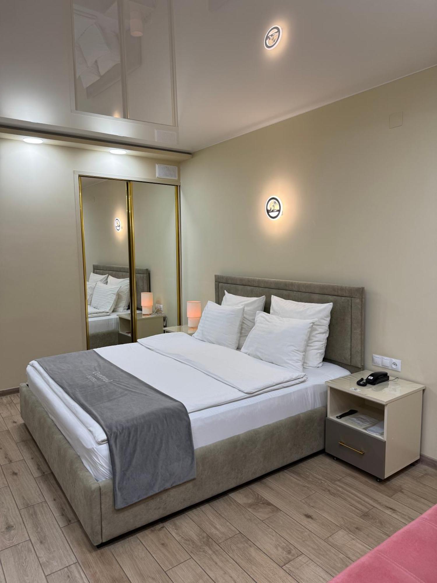 Central Hotel Гюмри Экстерьер фото
