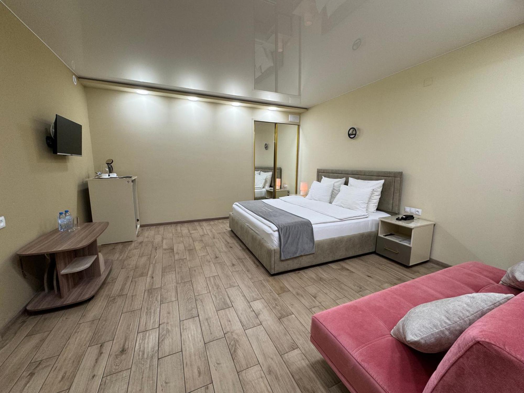 Central Hotel Гюмри Экстерьер фото